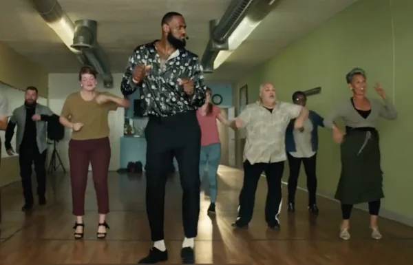 LeBron James vira “Rei da Salsa” em novo comercial; assista