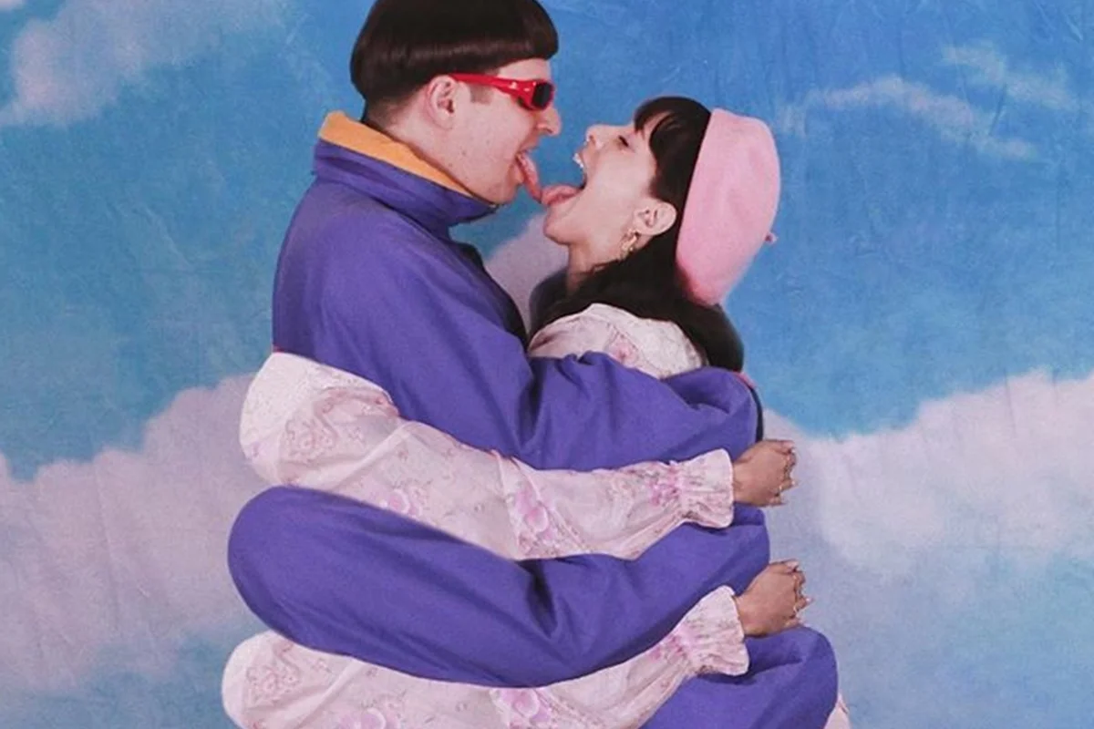 Melanie Martinez e Oliver Tree fazem pose divertida juntos Melanie Martinez e Oliver Tree fazem pose divertida juntos