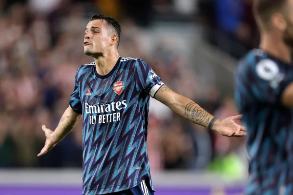 Torcedor do Arsenal é banido por incitar violência contra jogador