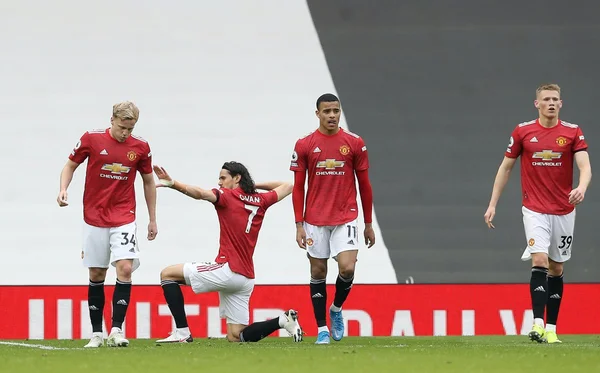 Com gols de Greenwood e Cavani, Manchester United vence o Burnley no Inglês