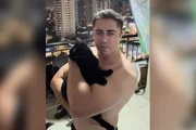 Ele costuma postar fotos com seus gatos