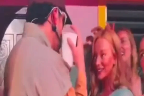 Ester Expósito, affair de Mbappé, é flagrada com Bad Bunny. Veja