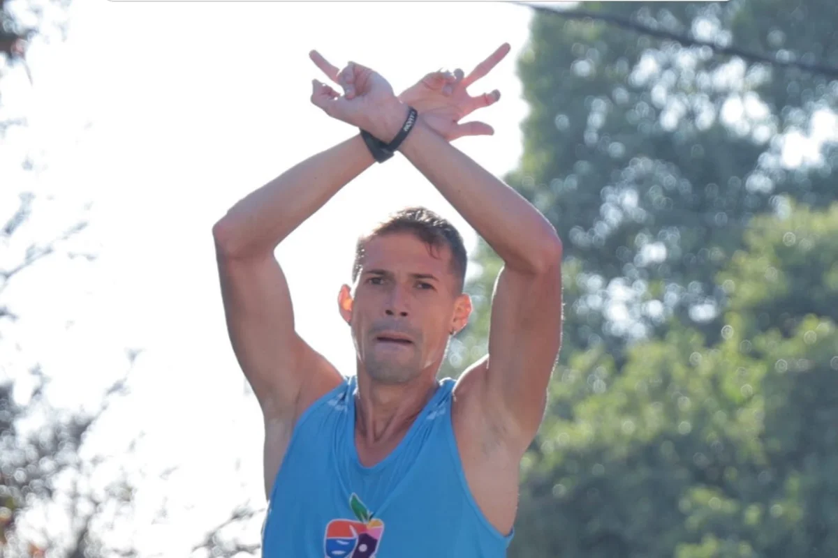 Atleta perde pódio em corrida do Cruzeiro por fazer gesto da Galoucura