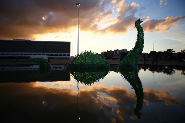 Conheça Dina, a “dinossaura” que habitará o espelho d’água do Museu