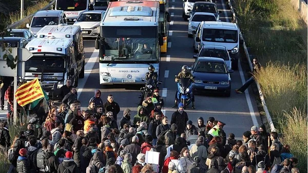 Protestos na Catalunha provocam bloqueio de estradas e ferrovias