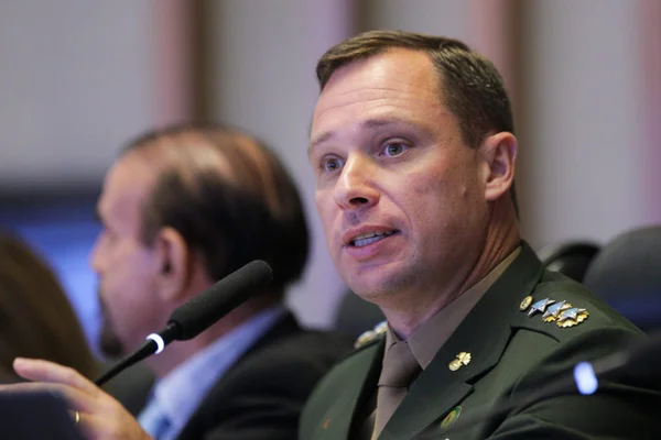 militar Mauro Cid fala ao microfone