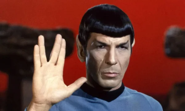 Leonard Nimoy como Spock, personagem popular da série Stark Trek IA
