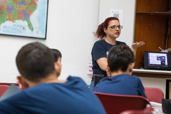 Casa Thomas Jefferson capacita escolas para oferecer programa bilíngue