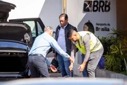 Senador Weverton (PDT) desembarca em Brasília, no dia 1º/9/2025, em avião particular; mesma aeronave também já foi usada pelo Careca do INSS