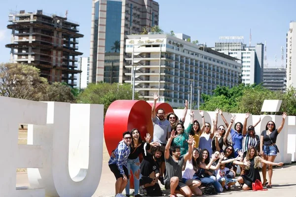 Ex-alunos do Colégio Ciman se reencontram após 10 anos de despedida