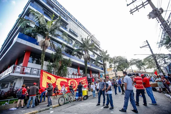Jornal de sindicato compara decisão do STF à assinatura do AI-5