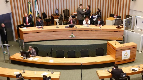 Deputados distritais se articulam de olho na presidência da CLDF