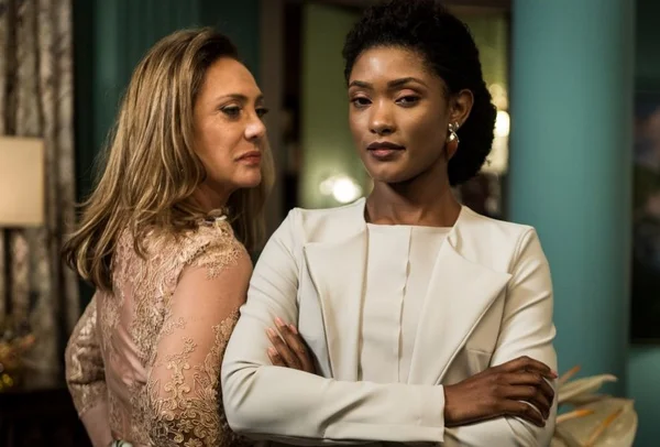 Racista, Nádia ataca Raquel em “O Outro Lado do Paraíso”