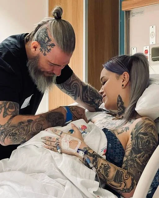 Influencer gera debate ao afirmar que se casou com seu padrasto Influencer gera debate ao afirmar que se casou com seu padrasto