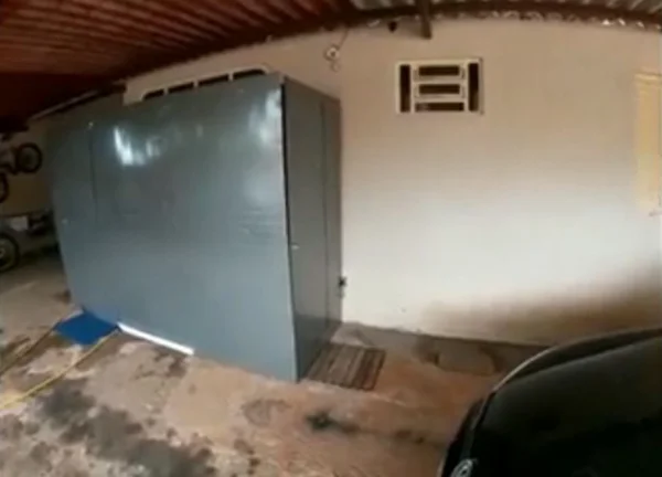 Vídeo: brasiliense cria cabine de higienização contra a Covid-19