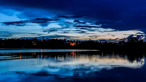 Barco vira e homem morre afogado no Lago Paranoá