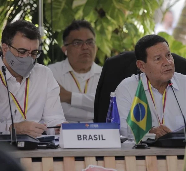 Na Colômbia, Mourão defende direitos humanos e democracia