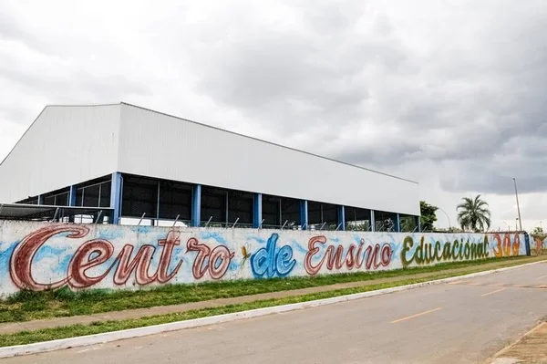 Grupo rejeita militares em escola, mas GDF diz que não mudará decisão