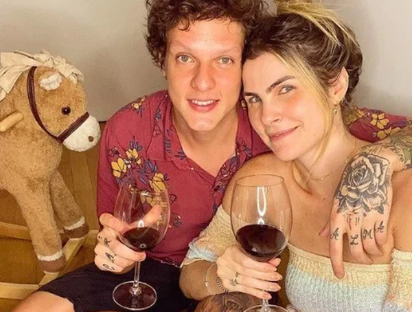 Vídeo. Julia Faria emociona a web com anúncio de gravidez