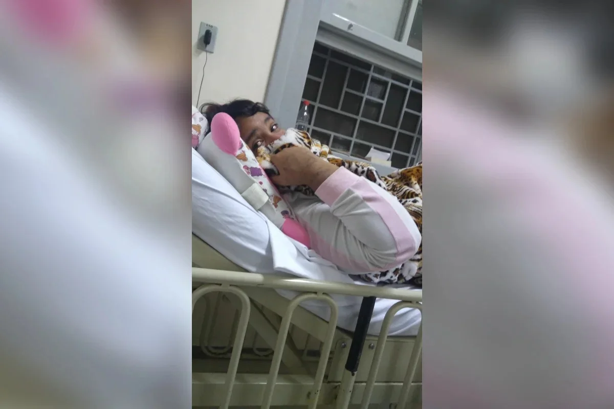 Para sustentar a falsa identidade, ela alegava ser autista e possuir outras condições de saúde Para sustentar a falsa identidade, ela alegava ser autista e possuir outras condições de saúde