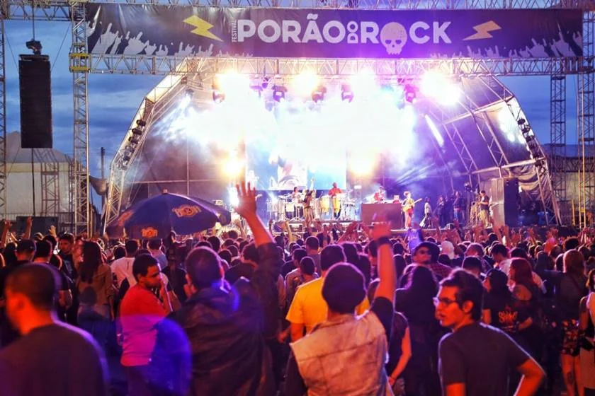 No início da noite, o evento começou a encher No início da noite, o evento começou a encher