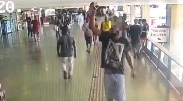 Vídeo: PMDF prende homem que inutilizava câmeras na Rodoviária