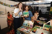 Paula cumprimentou e apresentou suas propostas de governo para os eleitores, jovens de escolas públicas e curadores da Bienal.