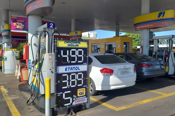 Preço da gasolina cai e litro pode ser encontrado a R$ 4,99 no DF. Veja onde abastecer