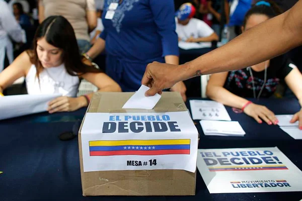 Venezuela: chavismo vence, mas oposição denuncia fraude nas eleições