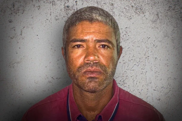 Homem preso após esfaquear o pai - Metrópoles