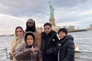 Mumuzinho com os filhos e a esposa em viagem para Nova Iorque