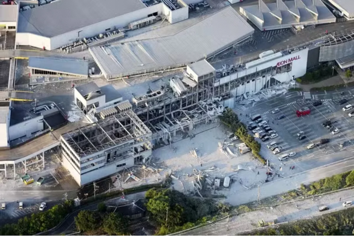 O segundo andar do shopping Aeon Mall, na cidade de Kashima, explodiu, nesta terça-feira (28/7) O segundo andar do shopping Aeon Mall, na cidade de Kashima, explodiu, nesta terça-feira (28/7)