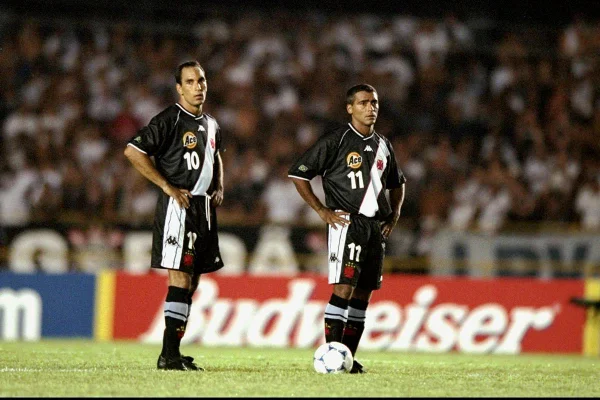 Vem aí? Edmundo revela vontade de lutar contra Romário
