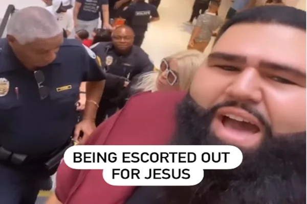 Foto colorida de cantor gospel preso nos Estados Unidos - Metrópoles