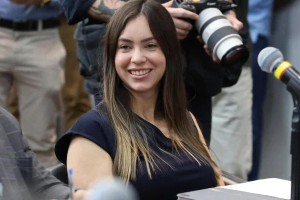 Imagem colorida mostra Fabiana Bolsonaro - Metrópoles