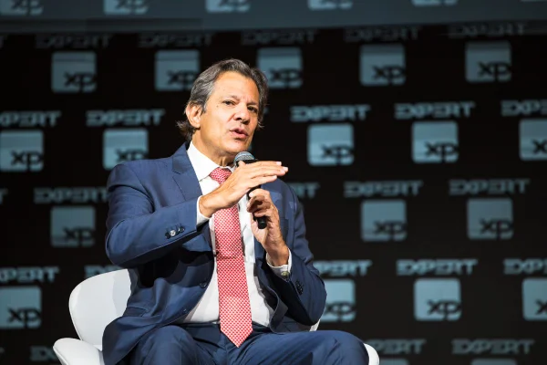Fotografia colorida do ministro da Fazenda, Fernando Haddad - Metrópoles
