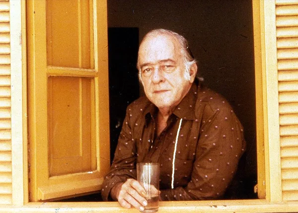 Obra reúne letras, poemas e cartas de Vinicius de Moraes sobre o amor