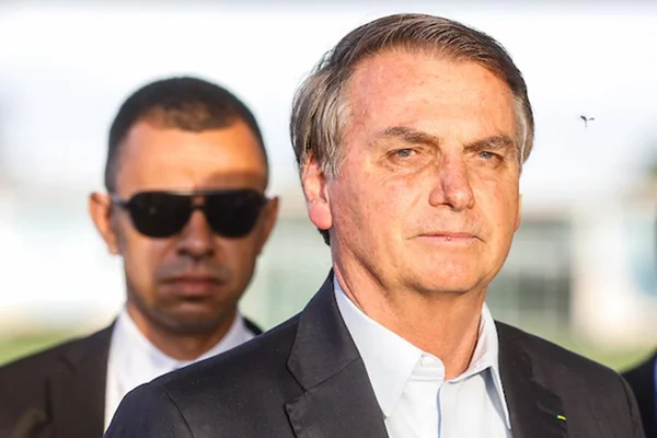 Bolsonaro não decidiu sobre subsídio a igrejas: “Estou apanhando”