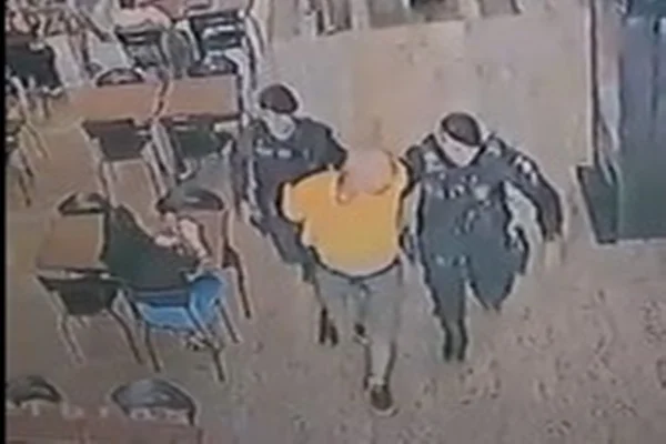Homem é perseguido e preso em shopping por não pagar pensão. Vídeo