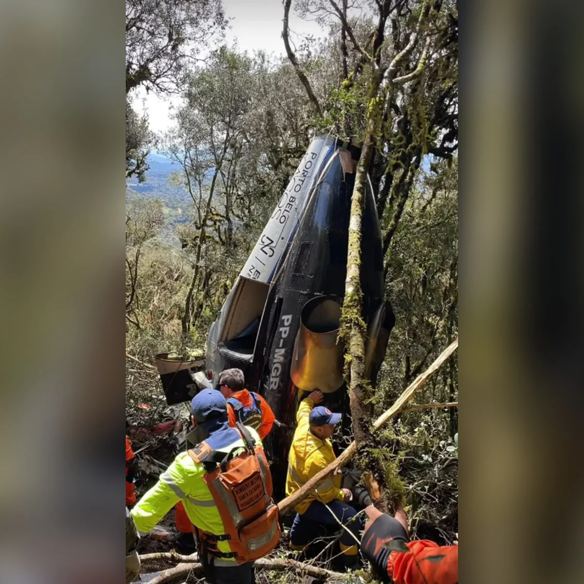 Veja destroços de helicóptero que caiu com cantor Rick e outras 4 pessoas