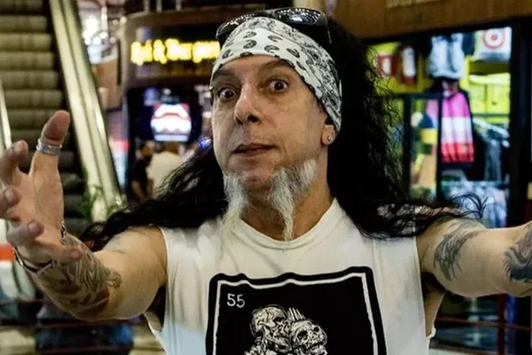 Vocalista da Korzus faz apelo nas redes sociais: “Preciso de emprego”