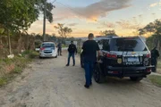 Polícias Civil e Militar fazem buscas ao atirador de homem em São José dos Campos, interior de São Paulo. Polícias Civil e Militar fazem buscas ao atirador de homem em São José dos Campos, interior de São Paulo.