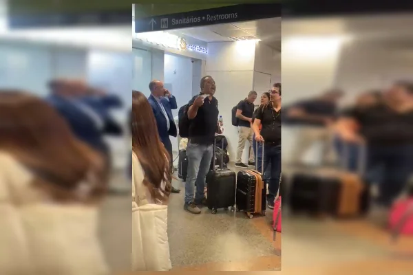 Passageiros da Latam têm vouchers recusados após cancelamentos de voos
