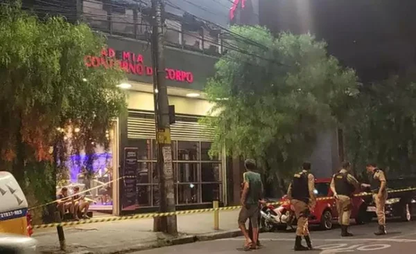 Policial civil mata mulher em bar, foge de PMs, é baleado e morre