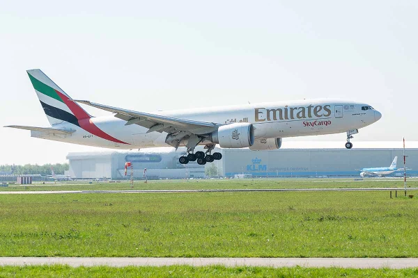 avião da emirates