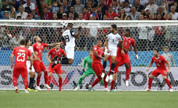 Suíça empata com Costa Rica em 2 x 2 e encara a Suécia nas oitavas