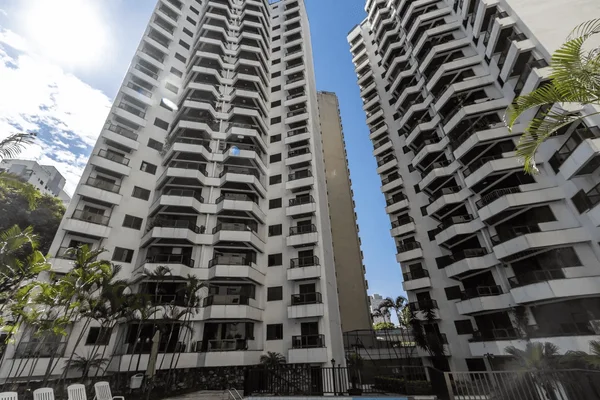 Apartamento onde Matsunaga foi morto tinha quarto do pânico. Entenda - destaque galeria Apartamento onde Matsunaga foi morto tinha quarto do pânico. Entenda - destaque galeria