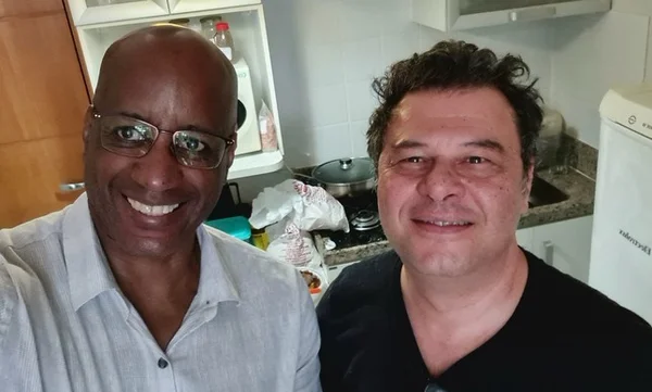 Petrucelli ao lado de Sergio Camargo