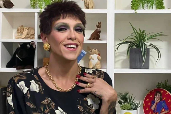 Evento em homenagem a mulheres chama drag para palestra e gera polêmica - destaque galeria