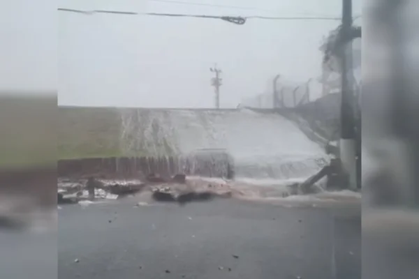Muro do Aeroporto de Congonhas desaba durante temporal - Metrópoles